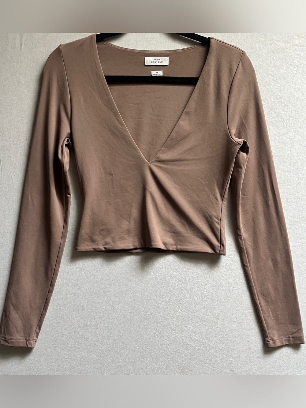 Babaton Contour Taupe V-Neck Long-Sleeve Crop Top Sz M